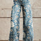 Jeans mit ausgestelltem Bein und Blumenmuster